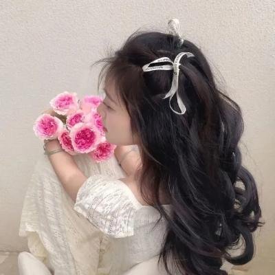 背鸭子的男孩